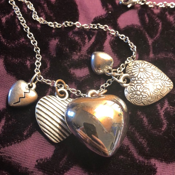 FINAL PRICE UNLESS BUNDLED. Vintage Valentine Heart silvertone metal necklace. - Picture 3 of 3